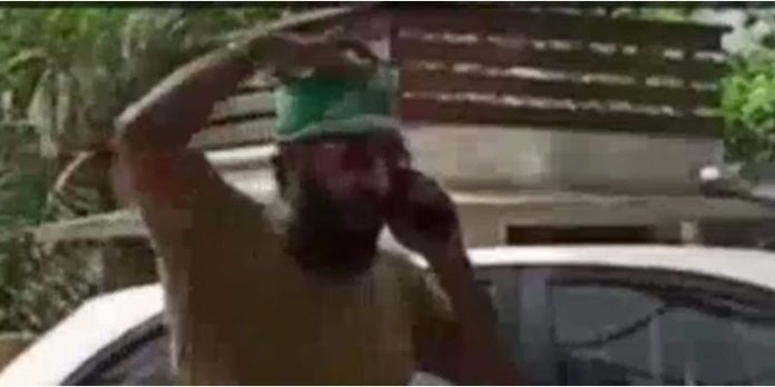 പ്രധാനമന്ത്രിക്കെതിരെ മുദ്രാവാക്യമെഴുതിയ കാറിന്റെ ഉടമ പിടിയില് പ്രധാനമന്ത്രിക്കെതിരെ മുദ്രാവാക്യമെഴുതിയ കാറിന്റെ ഉടമ പിടിയില്