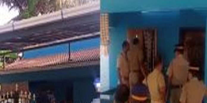 പാലക്കാട്ടെ ദമ്പതികള് മരിച്ച സംഭവം കൊലപാതകം ; മകന് ഒളിവില് പാലക്കാട്ടെ ദമ്പതികള് മരിച്ച സംഭവം കൊലപാതകം ; മകന് ഒളിവില്