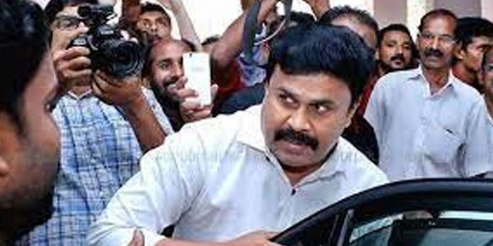 തനിക്കെതിരെയുള്ള വധഭീഷണികേസ് കെട്ടിച്ചമച്ചതാണെന്ന് ദിലീപ് തനിക്കെതിരെയുള്ള വധഭീഷണികേസ് കെട്ടിച്ചമച്ചതാണെന്ന് ദിലീപ്