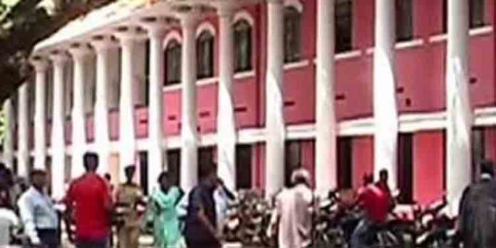 മാര്ജിന് ഫ്രീ ഹോം ക്ലബ്ബ് തട്ടിപ്പ് ; വിചാരണക്ക് ഹാജരാകാത്ത മൂന്നു സാക്ഷികള്ക്ക് അറസ്റ്റ് വാറണ്ട് മാര്ജിന് ഫ്രീ ഹോം ക്ലബ്ബ് തട്ടിപ്പ് ; വിചാരണക്ക് ഹാജരാകാത്ത മൂന്നു സാക്ഷികള്ക്ക് അറസ്റ്റ് വാറണ്ട്