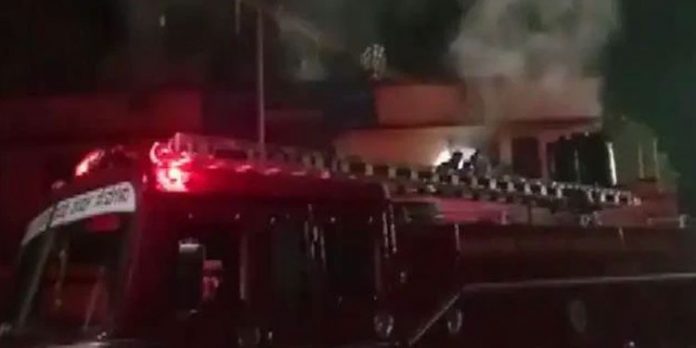 വായ്പാ അപേക്ഷ നിരസിച്ചതില് പ്രകോപിതനായ യുവാവ് ബാങ്കിന് തീയിട്ടു വായ്പാ അപേക്ഷ നിരസിച്ചതില് പ്രകോപിതനായ യുവാവ് ബാങ്കിന് തീയിട്ടു