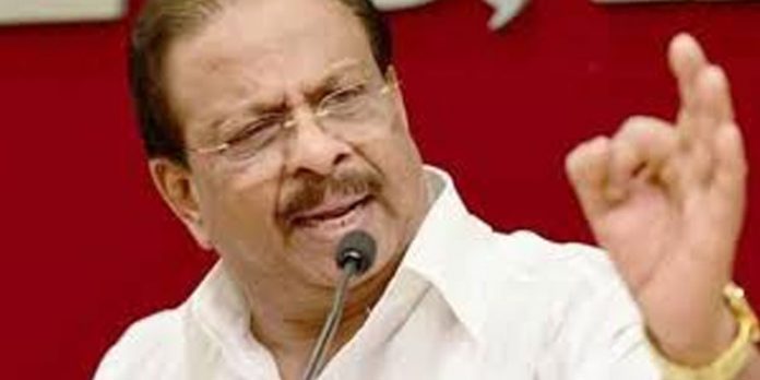 കൊലക്കത്തി രാഷ്ട്രീയത്തിന്റെ കിരീടം ചേരുക കോടിയേരിക്കും പിണറായി വിജയനും അതു തന്റെ തലയില് വെയ്ക്കാന് നോക്കേണ്ട ; കെ.സുധാകരന് കൊലക്കത്തി രാഷ്ട്രീയത്തിന്റെ കിരീടം ചേരുക കോടിയേരിക്കും പിണറായി വിജയനും അതു തന്റെ തലയില് വെയ്ക്കാന് നോക്കേണ്ട ; കെ.സുധാകരന്