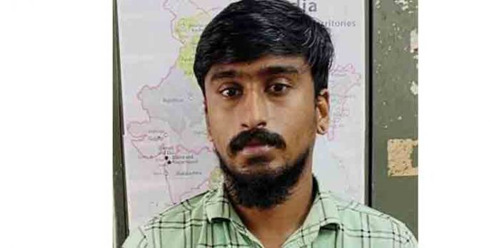 ഫോട്ടോ മോര്ഫ് ചെയ്ത് ഫെയ്സ് ബുക്ക് വഴി പ്രചരിപ്പിച്ച യുവാവ് അറസ്റ്റില് ഫോട്ടോ മോര്ഫ് ചെയ്ത് ഫെയ്സ് ബുക്ക് വഴി പ്രചരിപ്പിച്ച യുവാവ് അറസ്റ്റില്