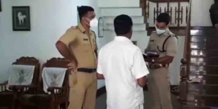 മലയാറ്റൂരില് വീട് കുത്തിത്തുറന്ന് സ്വര്ണവും പണവും കവര്ന്നു മലയാറ്റൂരില് വീട് കുത്തിത്തുറന്ന് സ്വര്ണവും പണവും കവര്ന്നു