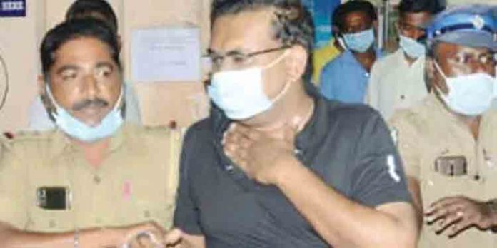 സ്ത്രീധന പീഡനം ; സര്ക്കാര് ആശുപത്രി ഡോക്ടര് പോലീസ് പിടിയില് സ്ത്രീധന പീഡനം ; സര്ക്കാര് ആശുപത്രി ഡോക്ടര് പോലീസ് പിടിയില്
