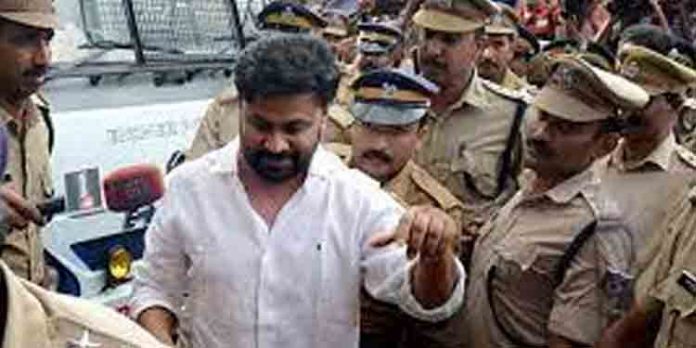 താന് ആത്മഹത്യയ്ക്ക് ശ്രമിച്ചതല്ലെന്ന് കൊച്ചിയിലെ ആശുപത്രിയില് പ്രവേശിപ്പിക്കപ്പെട്ട യുവനടി താന് ആത്മഹത്യയ്ക്ക് ശ്രമിച്ചതല്ലെന്ന് കൊച്ചിയിലെ ആശുപത്രിയില് പ്രവേശിപ്പിക്കപ്പെട്ട യുവനടി