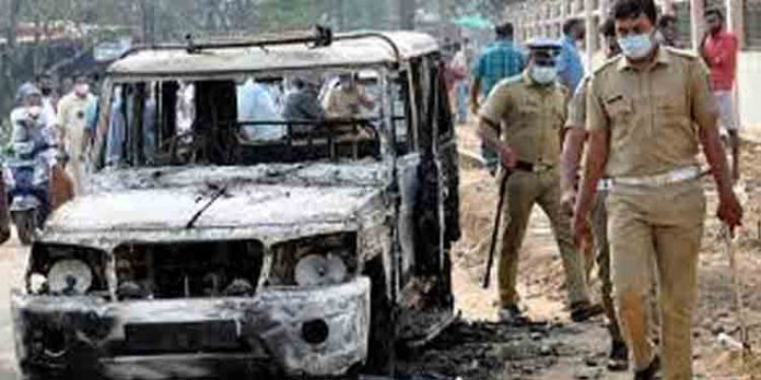 ജാമ്യാപേക്ഷ നല്കിയില്ല ; സാബു ജേക്കബ് കേസില് പിന്നോട്ടു മാറുമ്പോള് നിരപരാധികള് അഴിക്കുള്ളില് ജാമ്യാപേക്ഷ നല്കിയില്ല ; സാബു ജേക്കബ് കേസില് പിന്നോട്ടു മാറുമ്പോള് നിരപരാധികള് അഴിക്കുള്ളില്