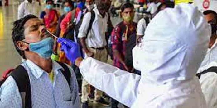 മൂന്നാം തരംഗം രൂക്ഷമായതോടെ രാജ്യത്ത് കോവിഡ് ബാധിതരുടെ എണ്ണം കുതിച്ചുയരുന്നു മൂന്നാം തരംഗം രൂക്ഷമായതോടെ രാജ്യത്ത് കോവിഡ് ബാധിതരുടെ എണ്ണം കുതിച്ചുയരുന്നു
