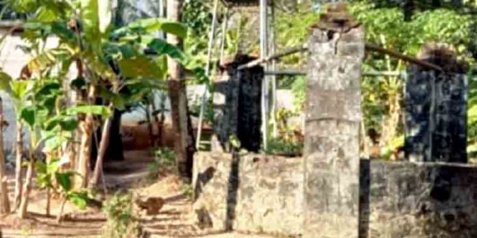 ആദിവാസി കോളനിയിലെ പൊതുകിണര് സാമൂഹ്യ വിരുദ്ധര് മണ്ണെണ്ണ ഒഴിച്ച് മലിനമാക്കി ആദിവാസി കോളനിയിലെ പൊതുകിണര് സാമൂഹ്യ വിരുദ്ധര് മണ്ണെണ്ണ ഒഴിച്ച് മലിനമാക്കി