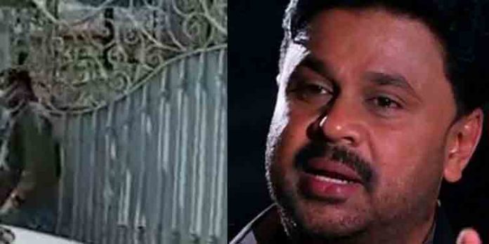 ദിലീപിന്റെ വീട്ടിലെ പരിശോധന പൂര്ത്തിയായി ; ഫോണുകളും ഹാര്ഡ് ഡിസ്ക്കും പിടിച്ചെടുത്തു ദിലീപിന്റെ വീട്ടിലെ പരിശോധന പൂര്ത്തിയായി ; ഫോണുകളും ഹാര്ഡ് ഡിസ്ക്കും പിടിച്ചെടുത്തു