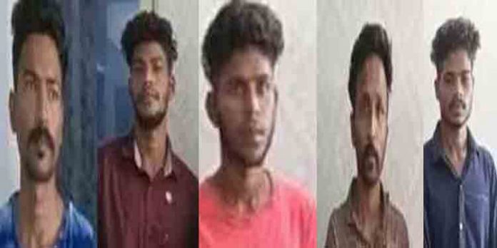 പത്തൊന്പതുകാരനെ തട്ടിക്കൊണ്ടുപോയി കവര്ച്ച : അങ്കുടു ബൈജുവും സംഘവും അറസ്റ്റില് പത്തൊന്പതുകാരനെ തട്ടിക്കൊണ്ടുപോയി കവര്ച്ച : അങ്കുടു ബൈജുവും സംഘവും അറസ്റ്റില്