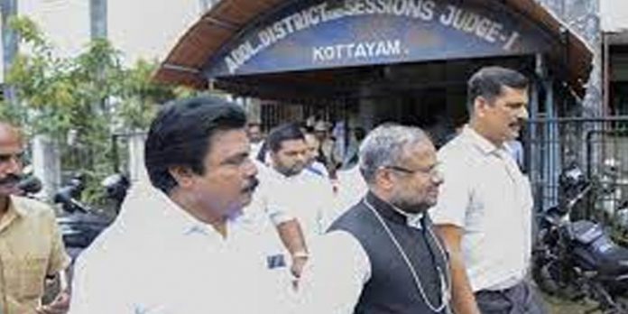 ബിഷപ്പ് ഫ്രാങ്കോ മുളയ്ക്കല് കേസില് വിധി പറയുന്ന പശ്ചാത്തലത്തില് കോടതി പരിസരത്ത് കനത്ത സുരക്ഷ ഒരുക്കും ബിഷപ്പ് ഫ്രാങ്കോ മുളയ്ക്കല് കേസില് വിധി പറയുന്ന പശ്ചാത്തലത്തില് കോടതി പരിസരത്ത് കനത്ത സുരക്ഷ ഒരുക്കും