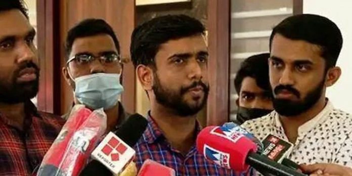 മുസ്ലിം ലീഗ് നേതൃത്വത്തെ വിമര്ശിച്ച് വാര്ത്താ സമ്മേളനം നടത്തിയ എം.എസ്.എഫ് നേതാക്കള്ക്കെതിരെ നടപടി മുസ്ലിം ലീഗ് നേതൃത്വത്തെ വിമര്ശിച്ച് വാര്ത്താ സമ്മേളനം നടത്തിയ എം.എസ്.എഫ് നേതാക്കള്ക്കെതിരെ നടപടി