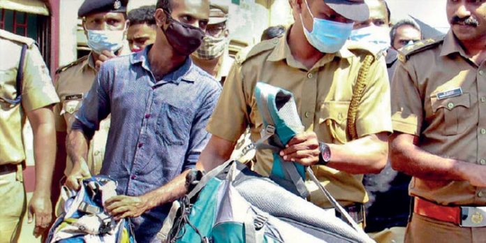 ട്രെയിനിലെ സീറ്റുകള്ക്ക് അടിയില് ഒളിപ്പിച്ചു വെച്ച നിലയില് 20.12 കിലോ കഞ്ചാവ് കണ്ടെടുത്തു ട്രെയിനിലെ സീറ്റുകള്ക്ക് അടിയില് ഒളിപ്പിച്ചു വെച്ച നിലയില് 20.12 കിലോ കഞ്ചാവ് കണ്ടെടുത്തു