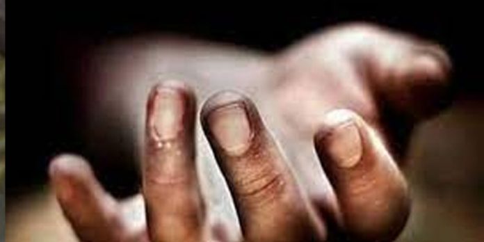 യുവതിയെ ട്രെയിനിടിച്ച് മരിച്ച നിലയില് കണ്ടെത്തി യുവതിയെ ട്രെയിനിടിച്ച് മരിച്ച നിലയില് കണ്ടെത്തി