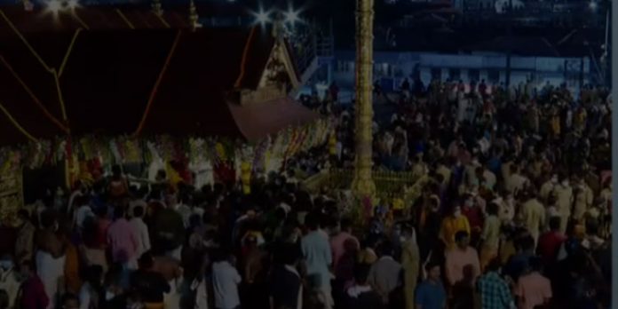 പൊന്നമ്പലമേട്ടില് മകര ജ്യോതി തെളിഞ്ഞു ; സന്നിധാനം ഭക്തിസാന്ദ്രം പൊന്നമ്പലമേട്ടില് മകര ജ്യോതി തെളിഞ്ഞു ; സന്നിധാനം ഭക്തിസാന്ദ്രം