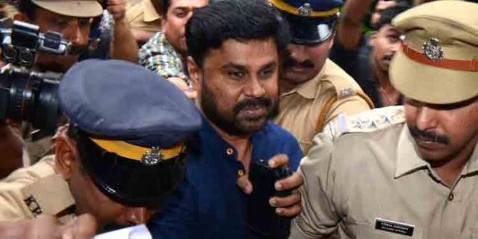 ചൊവ്വാഴ്ച വരെ ദിലീപിന്റെ അറസ്റ്റ് ഉണ്ടാകില്ലെന്ന് പോലീസ് ഹൈക്കോടതിയിൽ ; ഹർജി മാറ്റി ചൊവ്വാഴ്ച വരെ ദിലീപിന്റെ അറസ്റ്റ് ഉണ്ടാകില്ലെന്ന് പോലീസ് ഹൈക്കോടതിയിൽ ; ഹർജി മാറ്റി