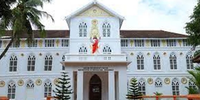 ജനാഭിമുഖ കുർബാന ; സമരം കടുപ്പിച്ച് വൈദികർ നിരാഹാരം തുടരുന്നു ജനാഭിമുഖ കുർബാന ; സമരം കടുപ്പിച്ച് വൈദികർ നിരാഹാരം തുടരുന്നു