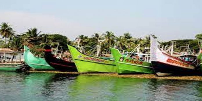 മല്സ്യബന്ധന വള്ളങ്ങള്ക്ക് മണ്ണെണ്ണ പെര്മിറ്റ് അനുവദിക്കുന്നതില് നീതി നിഷേധമെന്ന് ആക്ഷേപം മല്സ്യബന്ധന വള്ളങ്ങള്ക്ക് മണ്ണെണ്ണ പെര്മിറ്റ് അനുവദിക്കുന്നതില് നീതി നിഷേധമെന്ന് ആക്ഷേപം