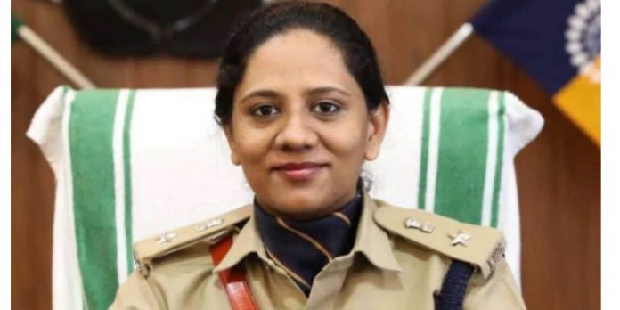 പങ്കാളി കൈമാറ്റ കേസ് : ഇടപെടാൻ ആകില്ല, സദാചാര പോലീസ് ആകാൻ വയ്യെന്ന് ജില്ലാ പോലീസ് മേധാവി പങ്കാളി കൈമാറ്റ കേസ് : ഇടപെടാൻ ആകില്ല, സദാചാര പോലീസ് ആകാൻ വയ്യെന്ന് ജില്ലാ പോലീസ് മേധാവി