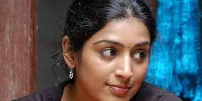 അതിജീവിതയ്ക്കൊപ്പമാണ് എന്നു പറയുന്നത് വെറുതെ ; ‘അമ്മ’യ്ക്കെതിരെ വിമര്ശനവുമായി നടി പത്മപ്രിയ അതിജീവിതയ്ക്കൊപ്പമാണ് എന്നു പറയുന്നത് വെറുതെ ; ‘അമ്മ’യ്ക്കെതിരെ വിമര്ശനവുമായി നടി പത്മപ്രിയ