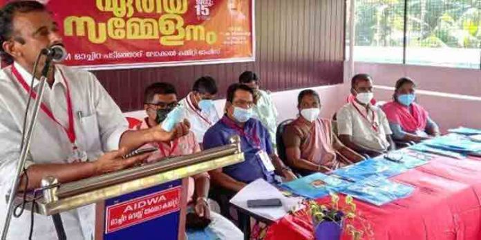 ഷോപ്സ് ആന്ഡ് കൊമേഴ്സ്യല് എംപ്ലോയീസ് യൂണിയന് സമ്മേളനം നടന്നു ഷോപ്സ് ആന്ഡ് കൊമേഴ്സ്യല് എംപ്ലോയീസ് യൂണിയന് സമ്മേളനം നടന്നു
