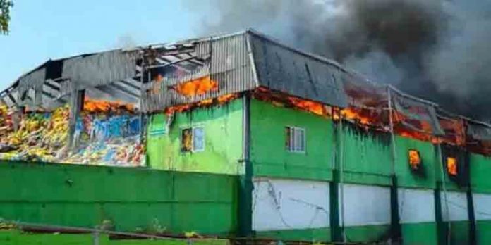 മലമ്പുഴയിൽ മാലിന്യ സംസ്കരണ കേന്ദ്രത്തിൽ തീപിടിത്തം മലമ്പുഴയിൽ മാലിന്യ സംസ്കരണ കേന്ദ്രത്തിൽ തീപിടിത്തം