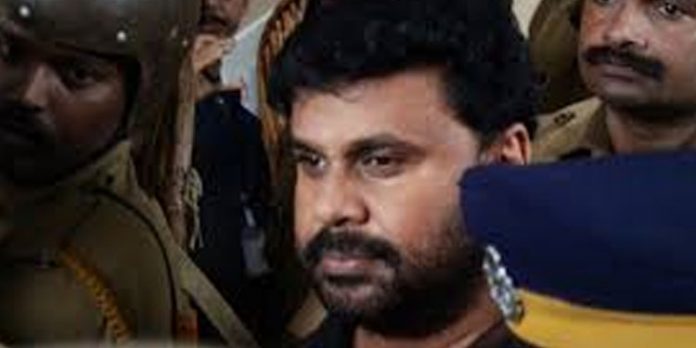 പുതിയ സ്പെഷ്യല് പ്രോസിക്യൂട്ടറെ നിയമിക്കണം ; നടിയെ ആക്രമിച്ച കേസില് സാക്ഷികളെ വീണ്ടും വിസ്തരിക്കാന് ഹൈക്കോടതി പ്രോസിക്യൂഷന് അനുമതി പുതിയ സ്പെഷ്യല് പ്രോസിക്യൂട്ടറെ നിയമിക്കണം ; നടിയെ ആക്രമിച്ച കേസില് സാക്ഷികളെ വീണ്ടും വിസ്തരിക്കാന് ഹൈക്കോടതി പ്രോസിക്യൂഷന് അനുമതി
