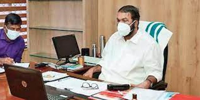 967 സ്കൂളുകളില് വാക്സിനേഷന് സൗകര്യം ഏര്പ്പെടുത്തും ; സ്കൂളുകളില് കോവിഡ് വാക്സിനേഷന് ക്രമീകരണം നടത്താന് നിര്ദേശം 967 സ്കൂളുകളില് വാക്സിനേഷന് സൗകര്യം ഏര്പ്പെടുത്തും ; സ്കൂളുകളില് കോവിഡ് വാക്സിനേഷന് ക്രമീകരണം നടത്താന് നിര്ദേശം