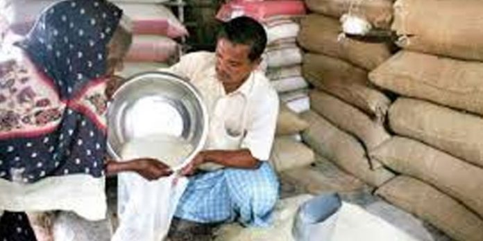 റേഷന്കടകള് ഇന്നു മുതല് കൂടുതല് നേരം പ്രവര്ത്തിക്കും റേഷന്കടകള് ഇന്നു മുതല് കൂടുതല് നേരം പ്രവര്ത്തിക്കും