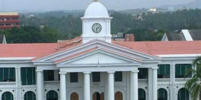 സെക്രട്ടറിയേറ്റില് കോവിഡ് വ്യാപനം രൂക്ഷം ; മുഖ്യമന്ത്രിയുടെ ഓഫീസില് നിയന്ത്രണം സെക്രട്ടറിയേറ്റില് കോവിഡ് വ്യാപനം രൂക്ഷം ; മുഖ്യമന്ത്രിയുടെ ഓഫീസില് നിയന്ത്രണം