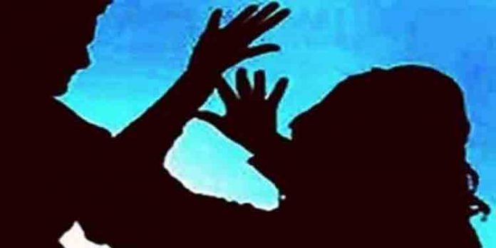 14കാരിയെ കത്തികാണിച്ച് പീഡനത്തിനിരയാക്കി ദൃശ്യങ്ങള് പകര്ത്തി ; അന്യ സംസ്ഥാന തൊഴിലാളിയുടെ ജാമ്യാപേക്ഷ തള്ളി 14കാരിയെ കത്തികാണിച്ച് പീഡനത്തിനിരയാക്കി ദൃശ്യങ്ങള് പകര്ത്തി ; അന്യ സംസ്ഥാന തൊഴിലാളിയുടെ ജാമ്യാപേക്ഷ തള്ളി