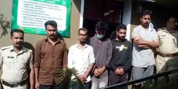 വയനാട് കൊളവയലില് ക്വട്ടേഷന് സംഘത്തെ പിടികൂടി വയനാട് കൊളവയലില് ക്വട്ടേഷന് സംഘത്തെ പിടികൂടി