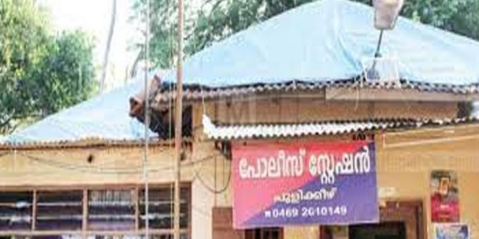പുളിക്കീഴ് സ്റ്റേഷനില് നിന്ന് പോക്സോ കേസ് പ്രതി ചാടിപ്പോയി പുളിക്കീഴ് സ്റ്റേഷനില് നിന്ന് പോക്സോ കേസ് പ്രതി ചാടിപ്പോയി
