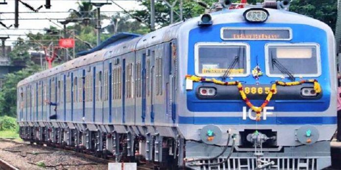 കേരളത്തിന് ഒരു മെമു ട്രെയിന് കൂടി അനുവദിച്ച് കേന്ദ്രസര്ക്കാര് കേരളത്തിന് ഒരു മെമു ട്രെയിന് കൂടി അനുവദിച്ച് കേന്ദ്രസര്ക്കാര്