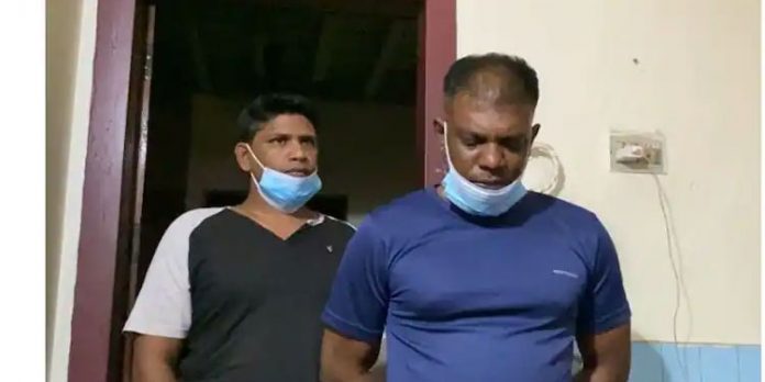 ഒരു കോടിയിലധികം വിലവരുന്ന വരുന്ന ലഹരി വസ്തുക്കളുമായി രണ്ട് പേര് പിടിയില് ഒരു കോടിയിലധികം വിലവരുന്ന വരുന്ന ലഹരി വസ്തുക്കളുമായി രണ്ട് പേര് പിടിയില്