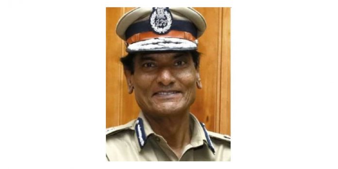 സംസ്ഥാനത്ത് ഇനി കുടുംബശ്രീ പോലീസും ; സ്ത്രീ കര്മ്മസേനയ്ക്ക് ഡിജിപിയുടെ ശുപാര്ശ സംസ്ഥാനത്ത് ഇനി കുടുംബശ്രീ പോലീസും ; സ്ത്രീ കര്മ്മസേനയ്ക്ക് ഡിജിപിയുടെ ശുപാര്ശ