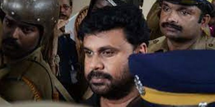 നടിയെ ആക്രമിച്ച സംഭവത്തിന്റെ മുഖ്യസൂത്രധാരന് ദിലീപാണെന്ന് സര്ക്കാര് നടിയെ ആക്രമിച്ച സംഭവത്തിന്റെ മുഖ്യസൂത്രധാരന് ദിലീപാണെന്ന് സര്ക്കാര്