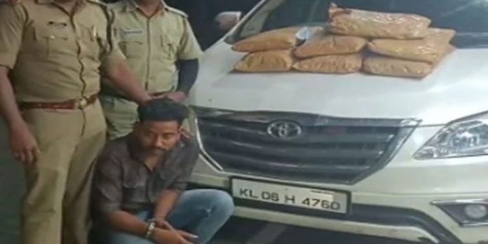 18 കിലോ കഞ്ചാവുമായി യുവാവ് പിടിയില് 18 കിലോ കഞ്ചാവുമായി യുവാവ് പിടിയില്