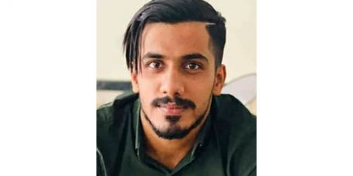 ബംഗളൂരുവിലേക്ക് യാത്ര ചെയ്ത മലയാളി യുവാവ് ട്രെയിനില്നിന്ന് വീണ് മരിച്ചു ബംഗളൂരുവിലേക്ക് യാത്ര ചെയ്ത മലയാളി യുവാവ് ട്രെയിനില്നിന്ന് വീണ് മരിച്ചു