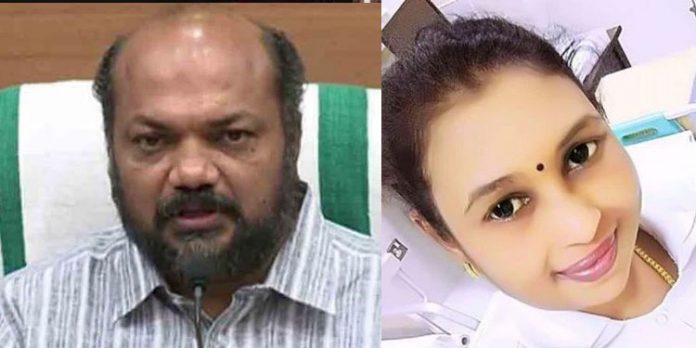 ‘വിഷമിക്കേണ്ട കൂടെയുണ്ട്’ ; കൈക്കൂലിയില് പൊറുതിമുട്ടിയ മിനിക്ക് മന്ത്രിയുടെ വാക്ക് ‘വിഷമിക്കേണ്ട കൂടെയുണ്ട്’ ; കൈക്കൂലിയില് പൊറുതിമുട്ടിയ മിനിക്ക് മന്ത്രിയുടെ വാക്ക്