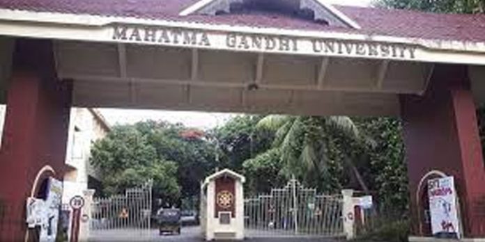 കോവിഡ് വ്യാപനം രൂക്ഷം ; വിദ്യാര്ഥികളുടെ ജീവന് പുല്ലുവിലകല്പ്പിച്ച് എംജി സര്വകലാശാല പരീക്ഷകള് ഇന്ന് തുടങ്ങും കോവിഡ് വ്യാപനം രൂക്ഷം ; വിദ്യാര്ഥികളുടെ ജീവന് പുല്ലുവിലകല്പ്പിച്ച് എംജി സര്വകലാശാല പരീക്ഷകള് ഇന്ന് തുടങ്ങും