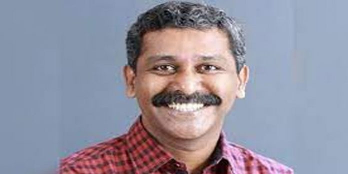 രഞ്ജിത്തിന്റെ കൊലപാതകം നടത്തിയത് വത്സല എന്ന വീട്ടമ്മയുടെ പേരിലുള്ള സിം ഉപയോഗിച്ചവര് രഞ്ജിത്തിന്റെ കൊലപാതകം നടത്തിയത് വത്സല എന്ന വീട്ടമ്മയുടെ പേരിലുള്ള സിം ഉപയോഗിച്ചവര്