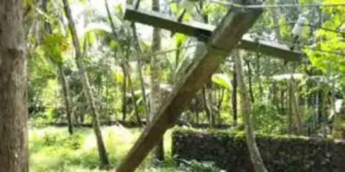 വടക്കാഞ്ചേരിയില് അതിശക്തമായ കാറ്റ് ; പ്രദേശത്ത് വ്യാപക നാശനഷ്ടം വടക്കാഞ്ചേരിയില് അതിശക്തമായ കാറ്റ് ; പ്രദേശത്ത് വ്യാപക നാശനഷ്ടം