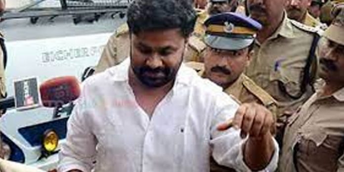 കേസ് അട്ടിമറിക്കുകയാണെന്ന ആശങ്ക ഉണ്ട് ; അന്വേഷണം ആവശ്യപ്പെട്ട് ആക്രമിക്കപ്പെട്ട നടി മുഖ്യമന്ത്രിക്ക് കത്ത് നൽകി കേസ് അട്ടിമറിക്കുകയാണെന്ന ആശങ്ക ഉണ്ട് ; അന്വേഷണം ആവശ്യപ്പെട്ട് ആക്രമിക്കപ്പെട്ട നടി മുഖ്യമന്ത്രിക്ക് കത്ത് നൽകി