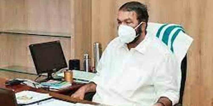 കുട്ടികളെക്കൊണ്ട് വാക്സിന് എടുപ്പിക്കാന് പിടിഎയും അധ്യാപകരും മുന്കൈ എടുക്കണം : വിദ്യാഭ്യാസമന്ത്രി കുട്ടികളെക്കൊണ്ട് വാക്സിന് എടുപ്പിക്കാന് പിടിഎയും അധ്യാപകരും മുന്കൈ എടുക്കണം : വിദ്യാഭ്യാസമന്ത്രി