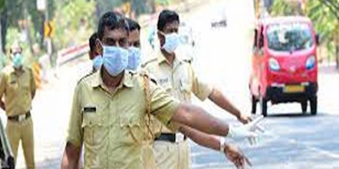 സംസ്ഥാനത്ത് ഇന്ന് അര്ധരാത്രി മുതല് കര്ശന നിയന്ത്രണം സംസ്ഥാനത്ത് ഇന്ന് അര്ധരാത്രി മുതല് കര്ശന നിയന്ത്രണം