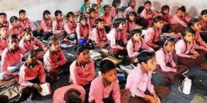 കോവിഡ് വ്യാപനം ; ഉത്തര്പ്രദേശിലെ എല്ലാ വിദ്യാഭ്യാസ സ്ഥാപനങ്ങള്ക്കും അവധി പ്രഖ്യാപിച്ചു കോവിഡ് വ്യാപനം ; ഉത്തര്പ്രദേശിലെ എല്ലാ വിദ്യാഭ്യാസ സ്ഥാപനങ്ങള്ക്കും അവധി പ്രഖ്യാപിച്ചു