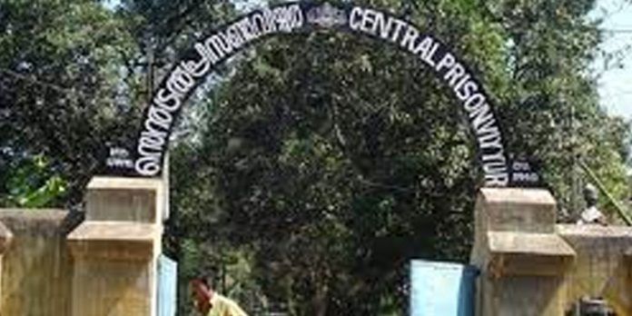 ജയിലുകളിൽ കൊവിഡ് വ്യാപനം രൂക്ഷം ; വിയ്യൂർ ജില്ലാ ജയിലിലെ തടവുകാരൻ കൊവിഡ് ബാധിച്ച് മരിച്ചു ജയിലുകളിൽ കൊവിഡ് വ്യാപനം രൂക്ഷം ; വിയ്യൂർ ജില്ലാ ജയിലിലെ തടവുകാരൻ കൊവിഡ് ബാധിച്ച് മരിച്ചു