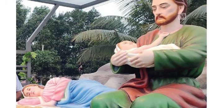 ലിംഗസമത്വം വിളിച്ചോതുന്ന പെരിങ്ങോട്ടുകര സെന്റ് മേരീസ് പള്ളിയുടെ ശില്പം ; സോഷ്യല് മീഡിയയില് ശ്രദ്ധേയം ലിംഗസമത്വം വിളിച്ചോതുന്ന പെരിങ്ങോട്ടുകര സെന്റ് മേരീസ് പള്ളിയുടെ ശില്പം ; സോഷ്യല് മീഡിയയില് ശ്രദ്ധേയം